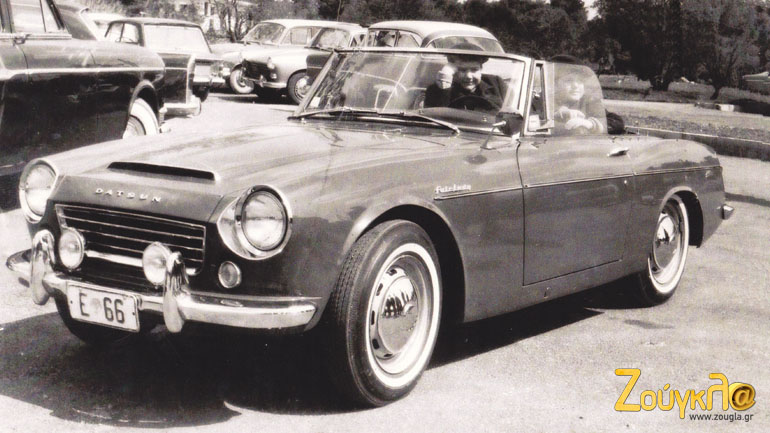 Σπάνια φωτογραφία με τους αδερφούς Τάκη και Νίκο Θεοχαράκη…